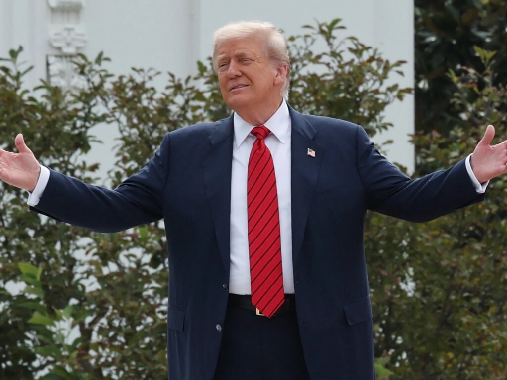 ‘It’s a palace!’ Trump boasts about White House renovations as GOP in-fighting roils DC