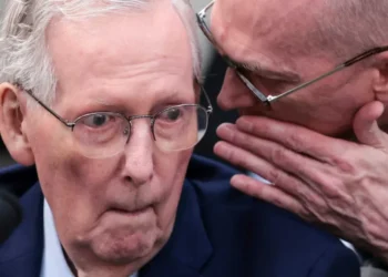 Shock as Mitch McConnell changes vote after GOP colleague’s whispers: ‘So ridiculous’
