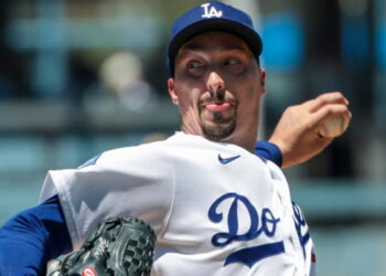 Blake Snell exits Dodgers game because of injury