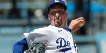 Blake Snell exits Dodgers game because of injury