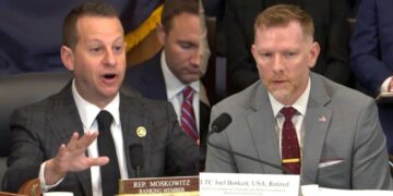 Panicked Trump staffer paralyzes House hearing with silence: ‘Can see the wheels turning’