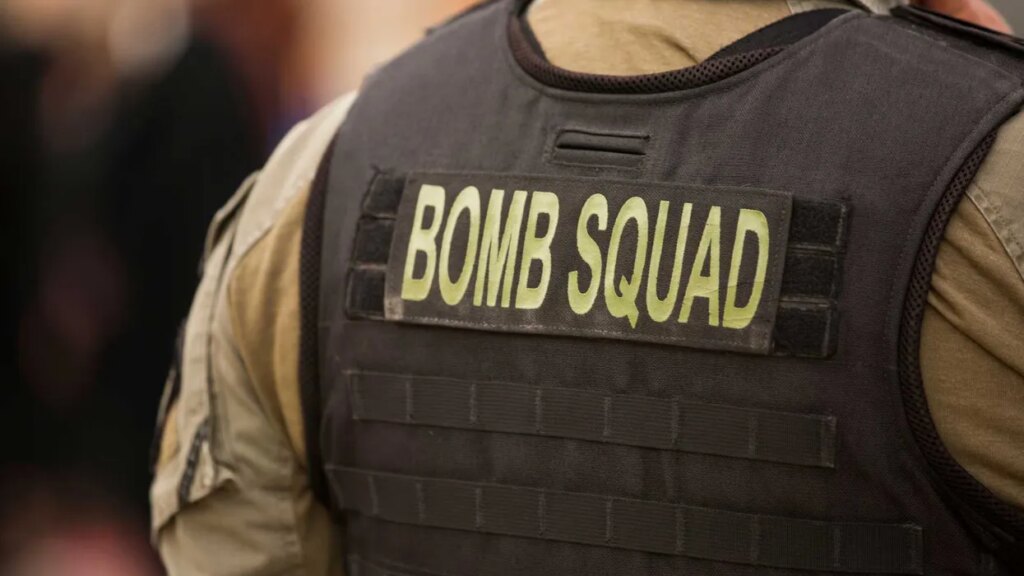 Philadelphia City Hall evacuates 2,500 as bomb squad called in: reports