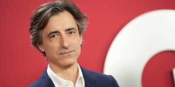 Noah Baumbach Leaves Netflix for Warner Bros. in First Look Deal, New Movie to Be Released by Clockwork