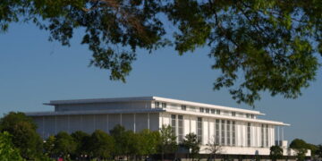 Judge Allows Kennedy Center to Remain Temporarily Closed
