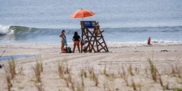NYC’s illogical leftists get slapped by beach-season reality