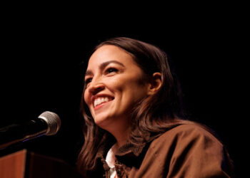 Ocasio-Cortez Donates to New York Democrats, Will Barnstorm State Ahead of Midterms