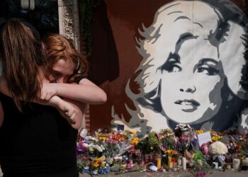 Dolly Parton, Gloria Steinem, and Why Grieving a Celebrity Feels So Personal