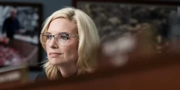 Rich Senate hopeful cries ‘indoctrination’ as critics shred ‘minivan mom’ persona