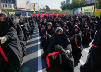 Iranians rally by the hundreds of thousands in biggest show of defiance since war began