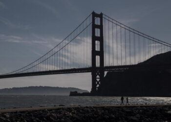 Boat capsizes under Golden Gate Bridge, leaving 1 dead