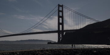 Boat capsizes under Golden Gate Bridge, leaving 1 dead