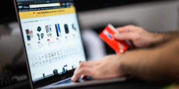 Card companies are on a ‘land grab’ to set the standards for AI shopping, even as consumers aren’t yet comfortable handing over purchases to a bot