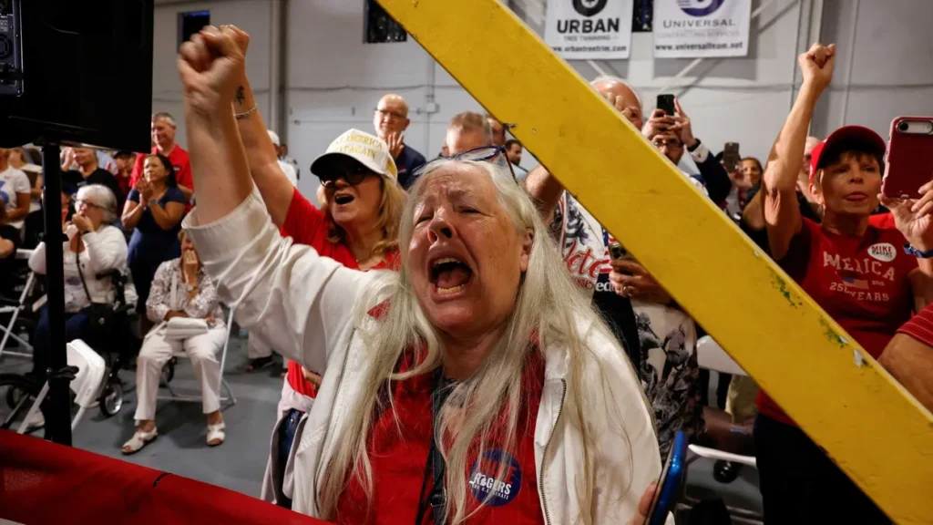 MAGA candidate squirms as red state crowd pushes him to split with Trump