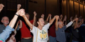 Hundreds Form Human Chain Around Kennedy Center in Protest of Trump’s Plans: ‘Hands Off’