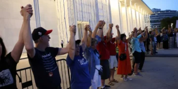 ‘Human chain’ forms around Kennedy Center with massive anti-Trump protest