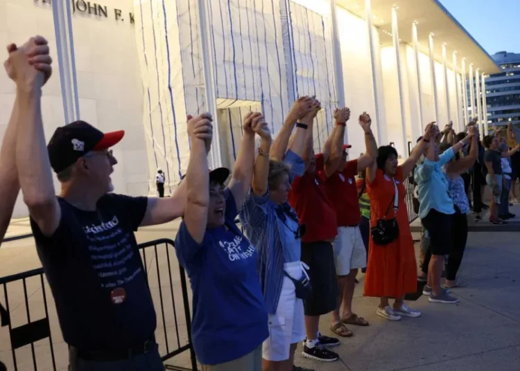 ‘Human chain’ forms around Kennedy Center with massive anti-Trump protest