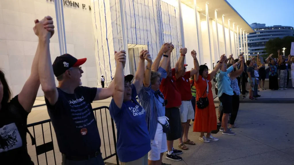 ‘Human chain’ forms around Kennedy Center with massive anti-Trump protest