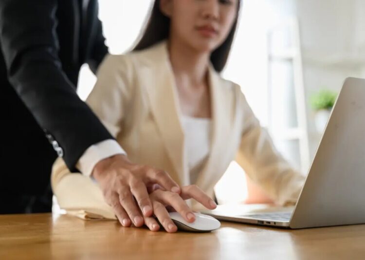 Dear Abby: I still want to date my co-worker after breaking things off with her