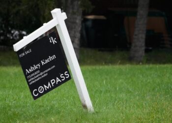 Mortgage rates edge near 7 percent, highest since Trump took office