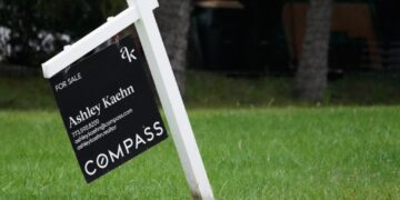 Mortgage rates edge near 7 percent, highest since Trump took office