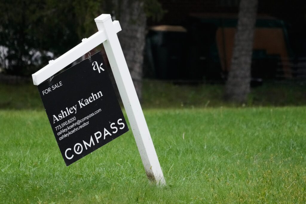 Mortgage rates edge near 7 percent, highest since Trump took office