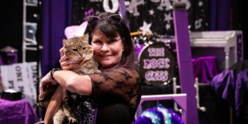 These rescue cats perform astonishing tricks, when they feel like it