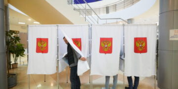 Russian election observer loses consciousness during arrest by police, opposition party says