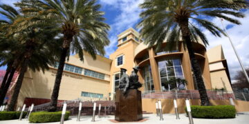 Man arrested after allegedly pepper-spraying fellow filmgoer for using phone during movie