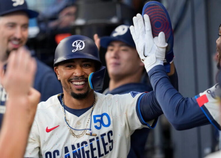 Dodgers’ September surge continues: L.A. racks up 15 hits in win over Giants