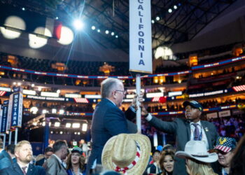 California Republicans walk a tightrope as Trump jumps into midterms campaigning