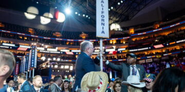 California Republicans walk a tightrope as Trump jumps into midterms campaigning