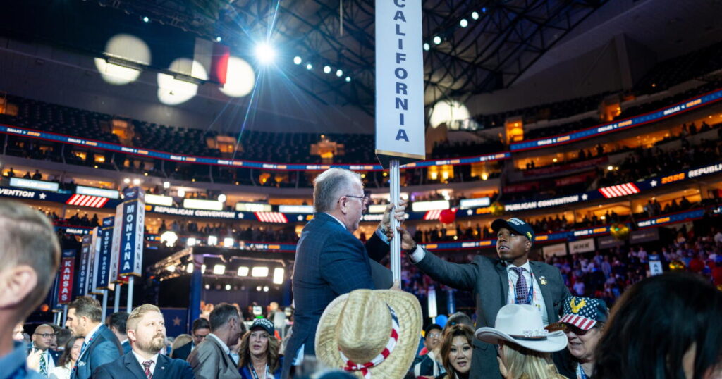 California Republicans walk a tightrope as Trump jumps into midterms campaigning