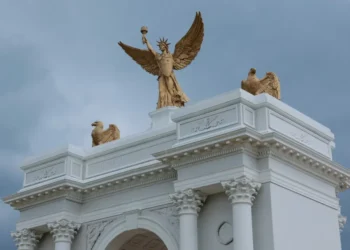 Trump reveals bonkers transformation to arch project: ‘Drones, plus snipers on the roof’