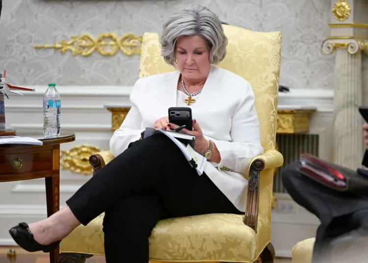 Big Susie Wiles myth busted in analysis: ‘Scrolling on her phone while the world burns’
