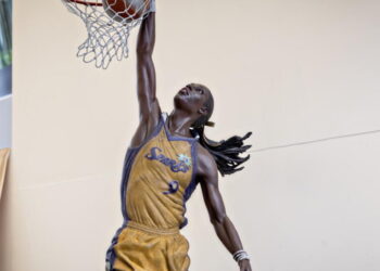 Sparks deliver a win after legend Lisa Leslie’s statue is unveiled at Crypto.com Arena