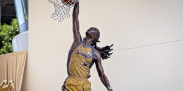 Sparks deliver a win after legend Lisa Leslie’s statue is unveiled at Crypto.com Arena