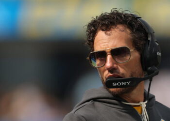 Mike McDaniel’s complicated scheme is turning Chargers’ offense into a disaster