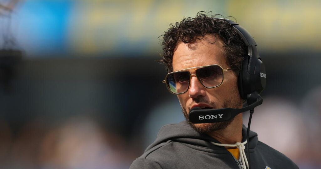 Mike McDaniel’s complicated scheme is turning Chargers’ offense into a disaster