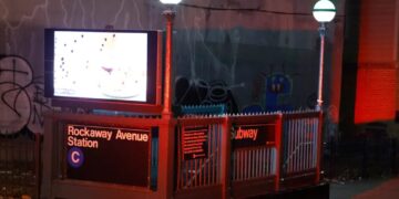Subway rider stabbed in face while trying to board NYC train