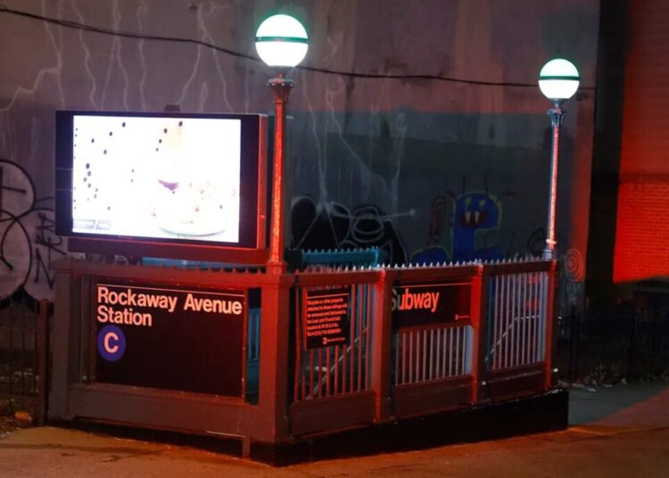 Subway rider stabbed in face while trying to board NYC train