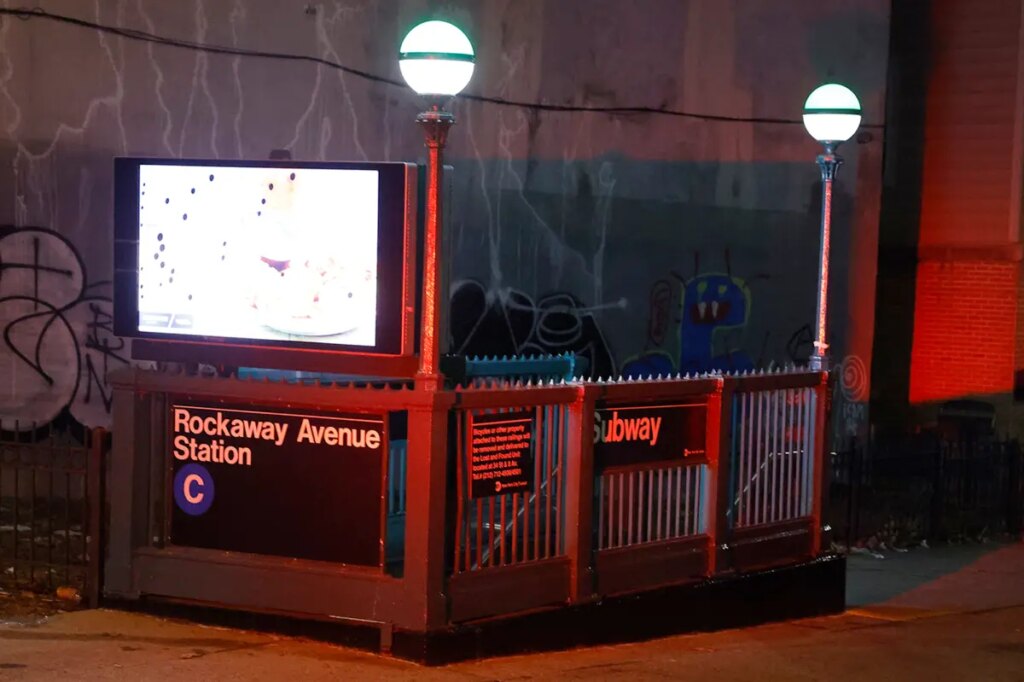 Subway rider stabbed in face while trying to board NYC train
