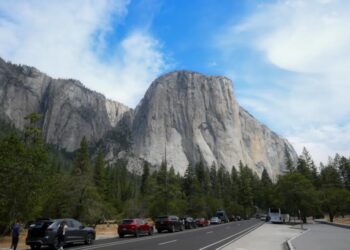 Helicopter crashes in Yosemite National Park while fighting wildfires, killing two