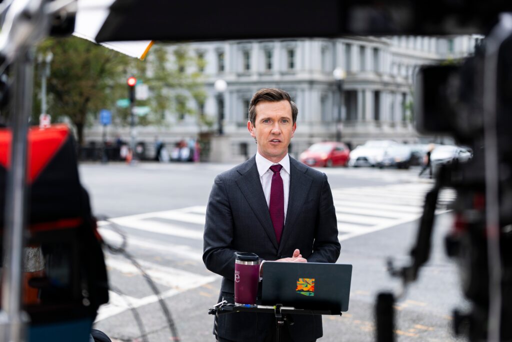 Major TV networks halt video coverage of Trump over CNN ban