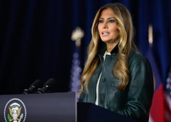 Melania Trump’s Office Credentials a CNN Reporter Despite Presidential White House Ban