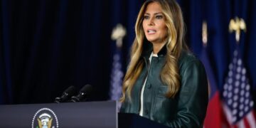 Melania Trump’s Office Credentials a CNN Reporter Despite Presidential White House Ban