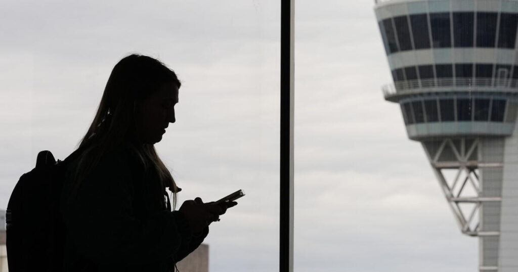 Flights disrupted across the U.S. Northeast due to technical problems at key air traffic center