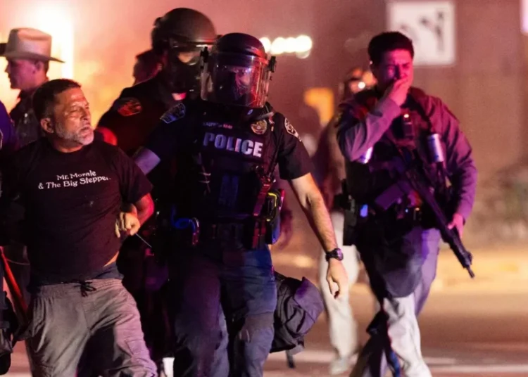 Ex-DHS lawyer stuns with ‘incredibly disturbing’ assessment of ICE shooting