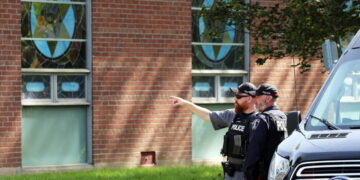 Up to 30 shots exchanged after man opens fire on officer outside Ontario synagogue
