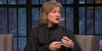 Kelly Clarkson Marvels at the Difficulty of Singing ‘Golden’: ‘Made Me Its Bitch, a Little Bit’