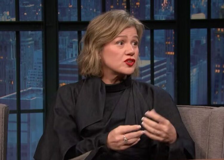 Kelly Clarkson Marvels at the Difficulty of Singing ‘Golden’: ‘Made Me Its Bitch, a Little Bit’